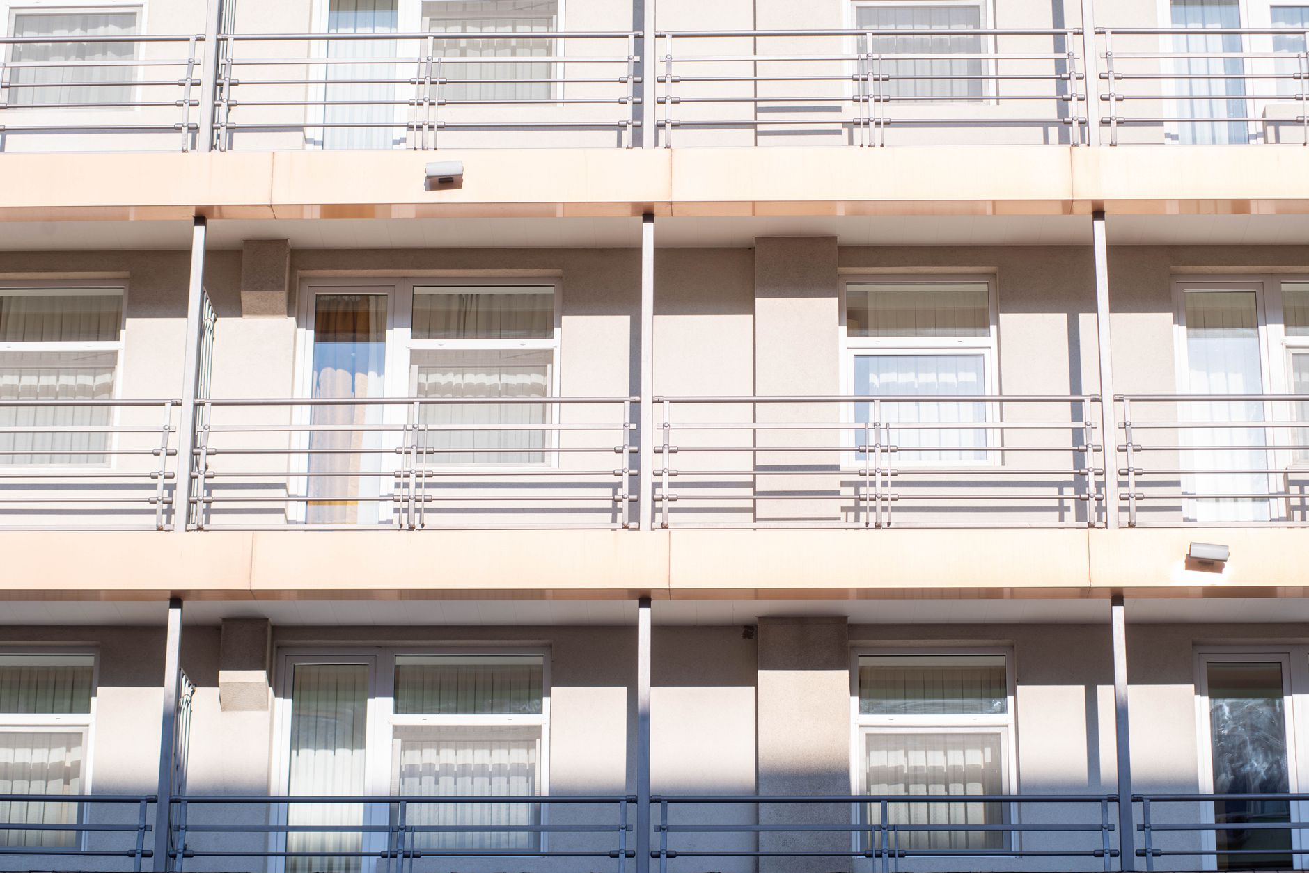 Modern apartments available now with spacious layouts, amenities, and prime city location.